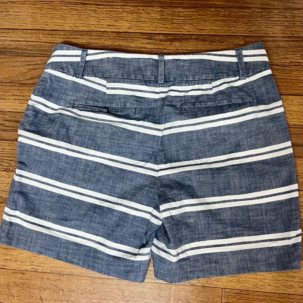 Loft cloth shorts, with stripes, size 6 used in very good condition. - Picture 3 of 7